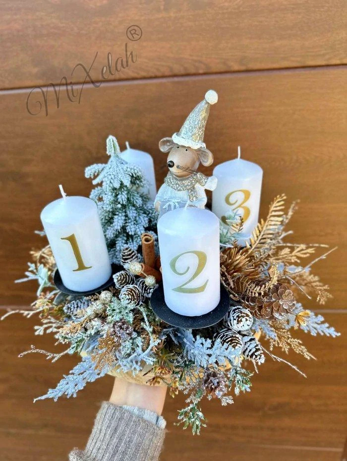 Vianočný adventný veniec, biely s myškou a stromčekom